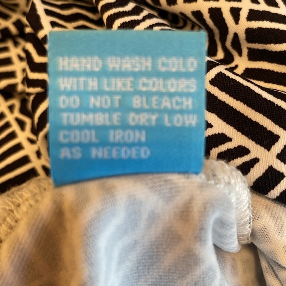 J McLaughlin Catalina Tee Crew Neck 3/4 Black White Geo Print S - Picture 6 of 7